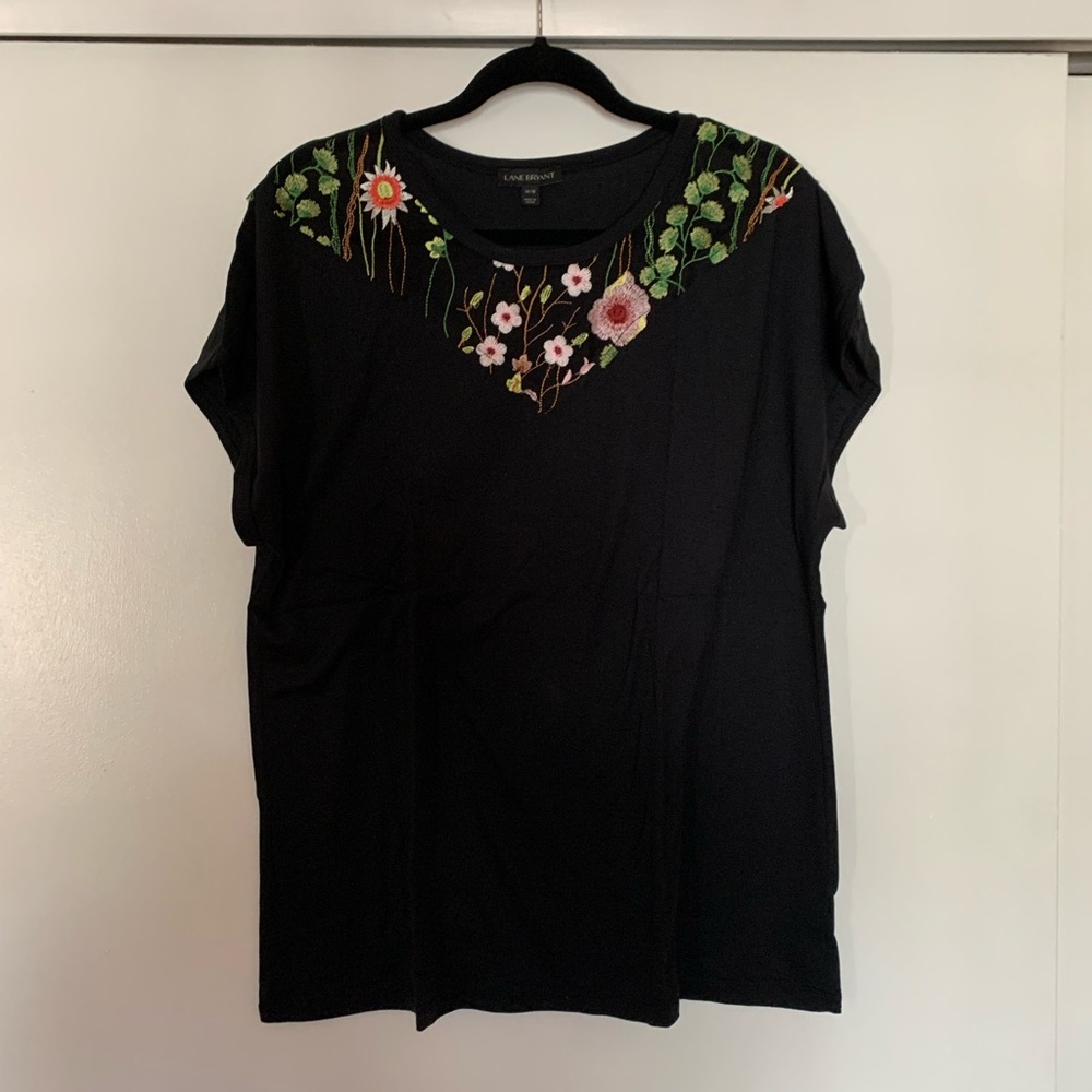 NEW Black and Flowered Lane Bryant t-shirt (size 14/16)